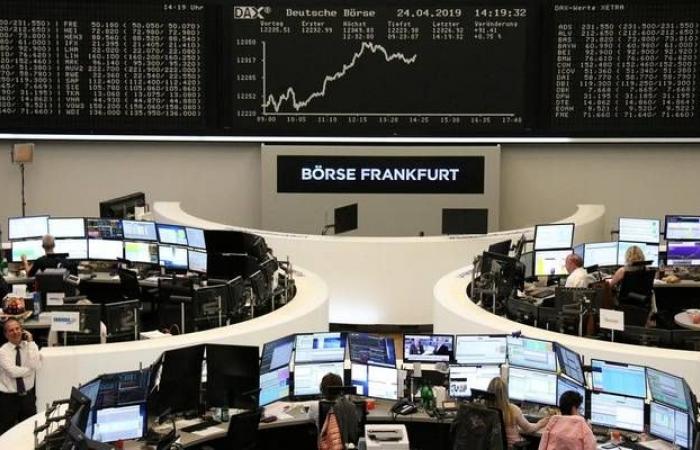 انخفاض الأسهم الأوروبية وسط التعاملات مع مخاوف تجارية وبيانات اقتصادية