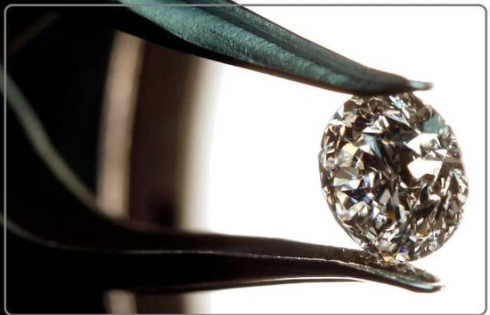 معضلة صناعة الماس.. لماذا تتراجع الأسعار رغم الطلب القوي؟