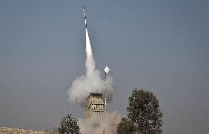 انفجارات قرب مطار دمشق و"إسرائيل" تعترض صواريخ بالجولان