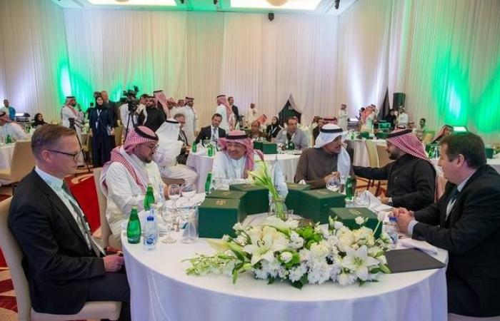 الاستثمار السعودية توقع 5 مذكرات تفاهم مع شركات بتروكيماويات عالمية