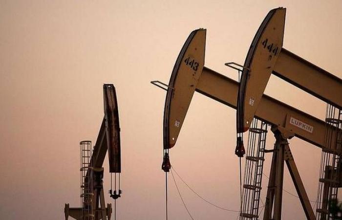 الشركات الأمريكية تواصل إغلاق منصات التنقيب عن النفط للأسبوع الخامس