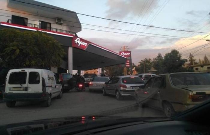 مع أزمة الوقود..لبنان يوضح حقيقة التواصل مع سوريا لاستيراد البنزين