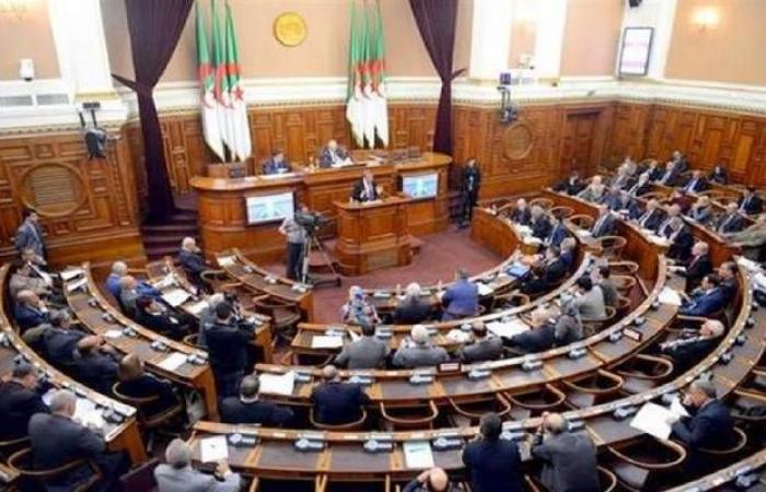 الأمة الجزائري يُصادق بالإجماع على نص قانون المالية 2020