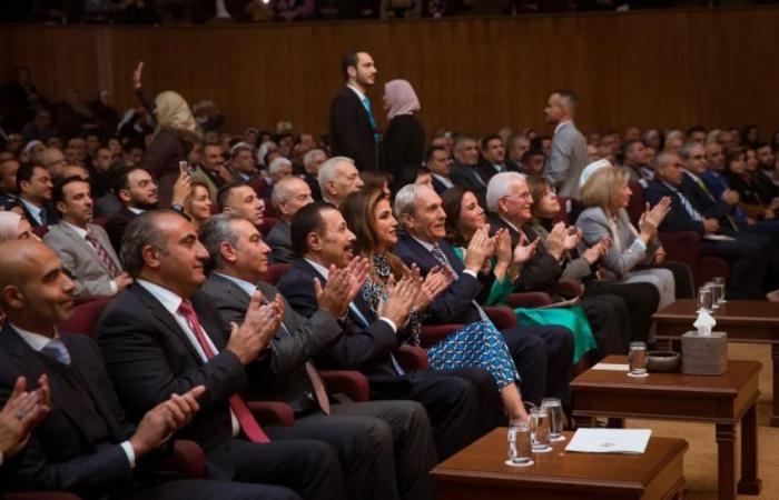 الملكة رانيا العبدالله تكرم الفائزين بجائزتي المعلم المتميز والمدير المتميز لعام 2019
