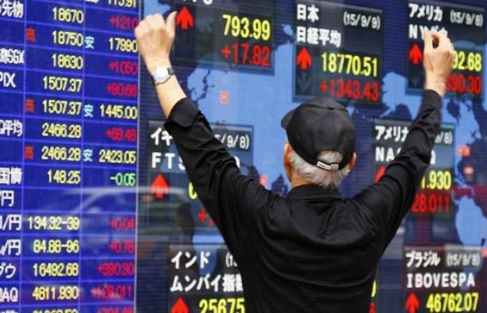 الأسهم اليابانية تسجل مكاسب للجلسة الثالثة مع بيانات اقتصادية