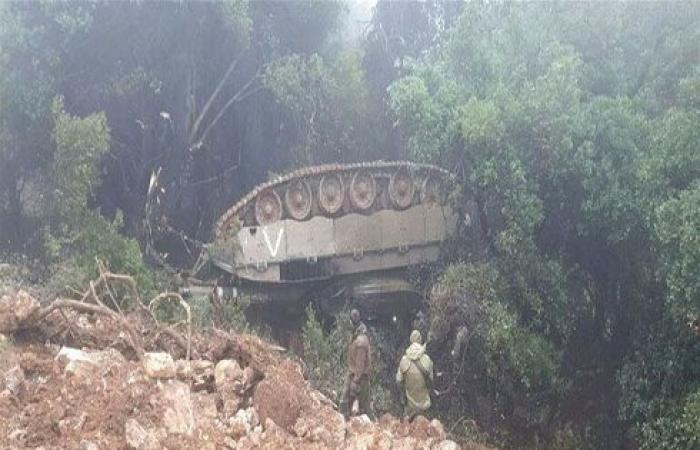 انقلاب دبابة إسرائيلية قرب حدود لبنان
