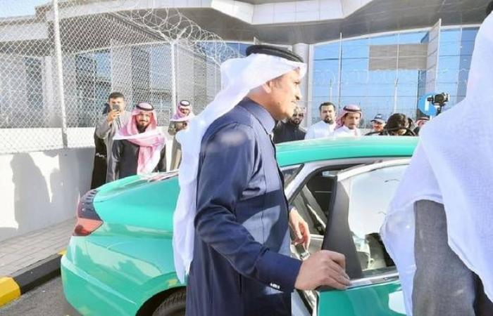 بالصور.. وزير النقل السعودي يدشن سيارات الأجرة بهويتها الجديدة