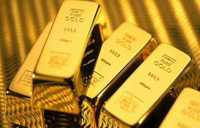 الذهب يتراجع عالمياً وسط ترقب اجتماع الفيدرالي