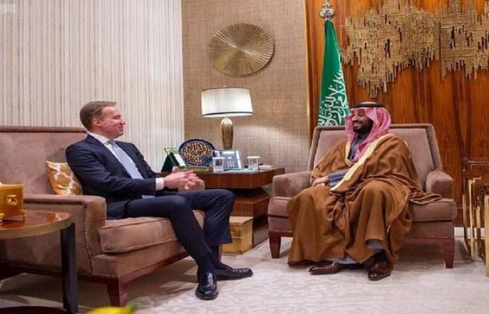 ولي العهد السعودي يبحث فرص الشراكة مع رئيس "دافوس" الاقتصادي
