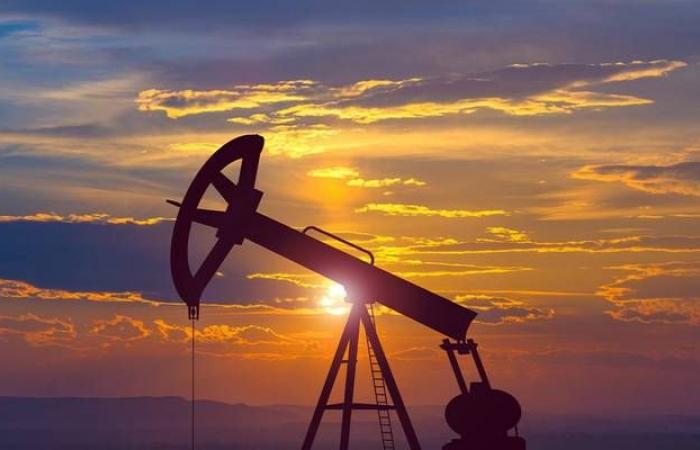 أسعار النفط ترتفع 1% مع ترقب بيانات المخزونات الأمريكية
