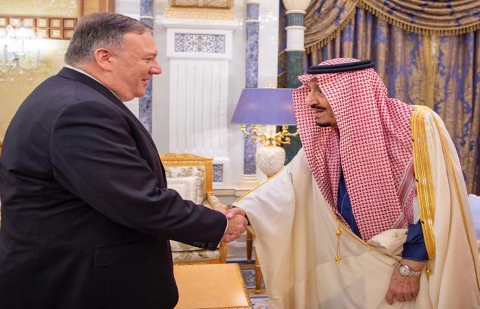 الملك سلمان يبحث القضايا الإقليمية والدولية مع وزير الخارجية الأمريكي