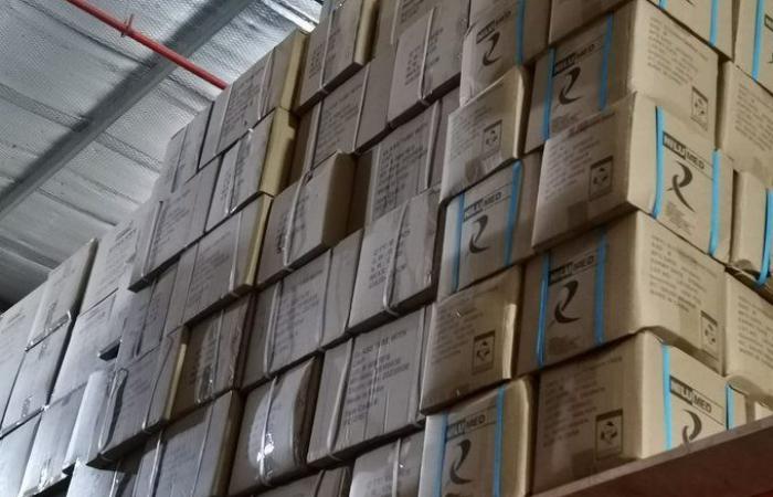 وزارة التجارة: ضبط منشأة تخزن كميات الكمامات بهدف بيعها لاحقاً (صور)