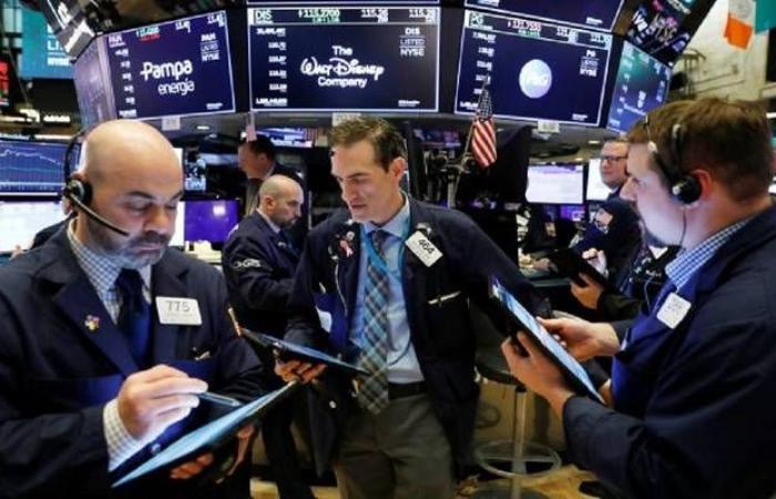 الأسهم الأمريكية تتراجع 3% بالمستهل رغم تعهدات الاحتياطي الفيدرالي