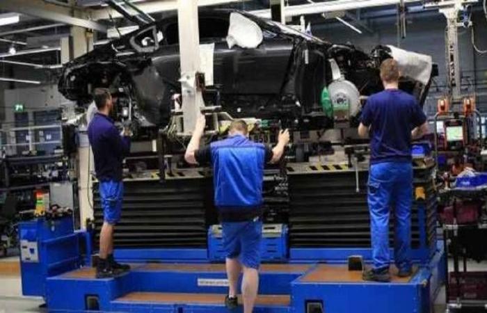 طلبيات المصانع في ألمانيا تتراجع بأقل من التوقعات