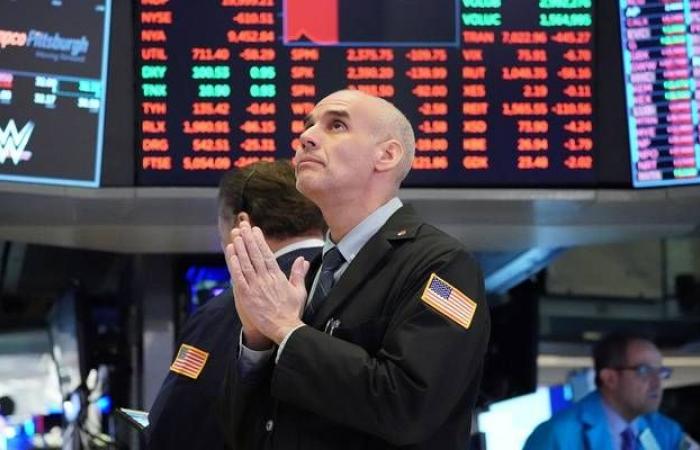 الأسهم الأمريكية ترتفع 4% بالمستهل وسط تباطؤ إصابات كورونا