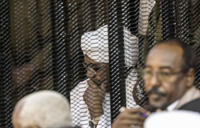 محكمة سودانية ترفض طلب البشير وتؤيد إيداعه في مؤسسة إصلاحية لإدانته بالفساد‎