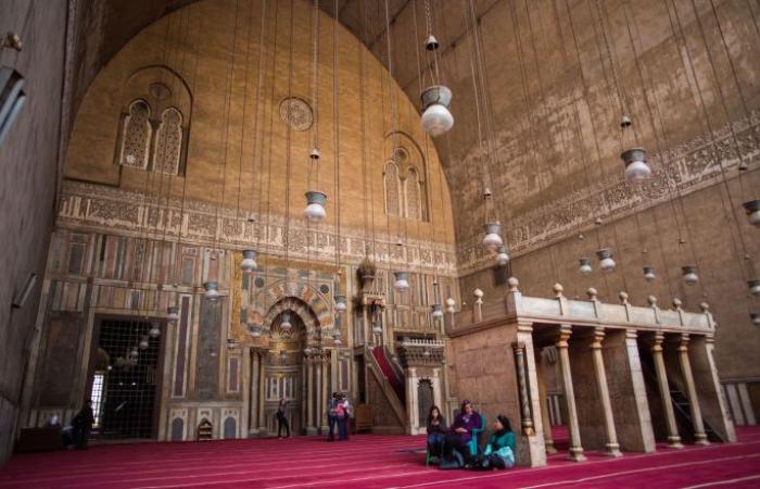 من أين جاء الآلاف على مواقع التواصل بنبأ إعادة فتح دور العبادة في مصر
