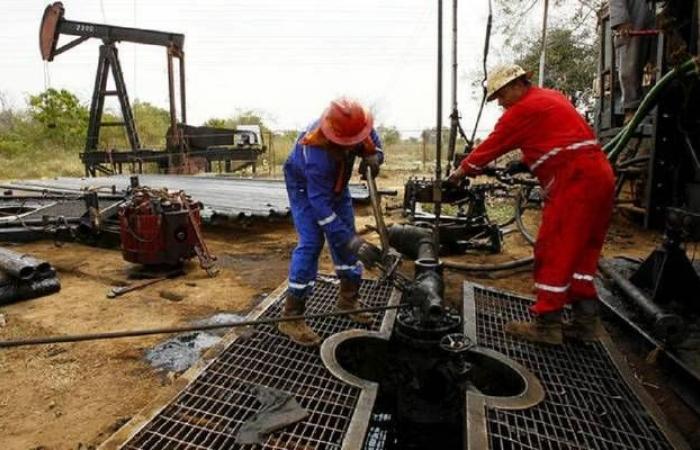 العراق تؤكد ضرورة التوصل لسقف تخفيضات لإنتاج النفط "عادل"