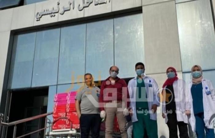 مأكولات بحرية مجانًا للطاقم الطبي بمستشفى الحجر الصحي في أبو خليفة