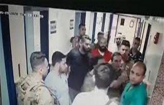 عسكريون يعتدون على طبيب أثناء أداء عمله وقيادة الجيش تتحرك في لبنان .. بالفيديو