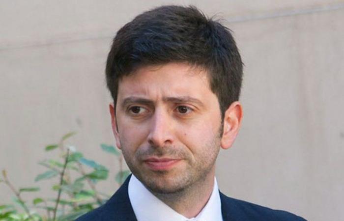 وزير الصحة الإيطالي يحذر: ويل لمن يعتقد أننا فزنا بالمعركة ضد كورونا