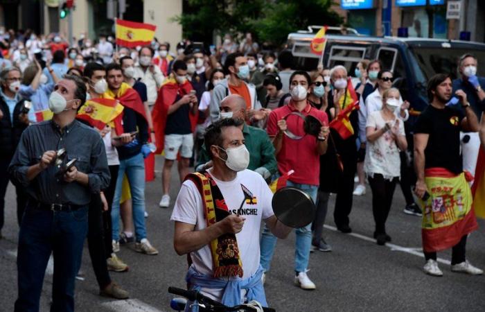 إسبانيا تفرض غرامة على غير الملتزمين بارتداء الكمامة