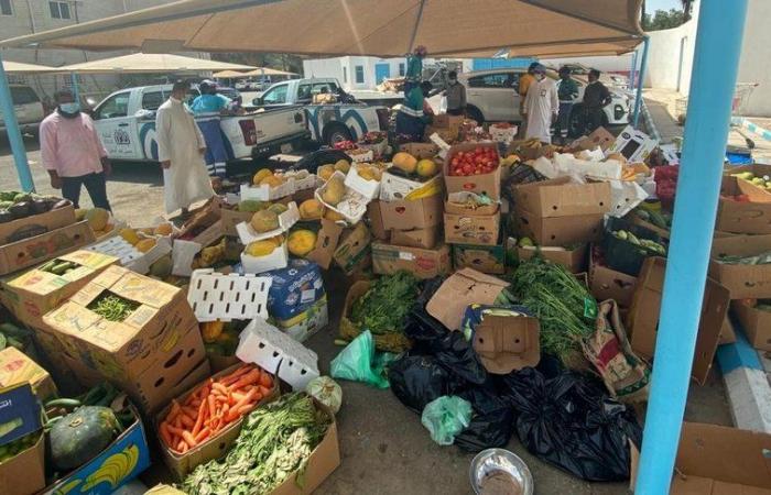 مصادرة 4 أطنان من الخضراوات والفواكه خلال حملة لبلدية "عزيزية جدة"