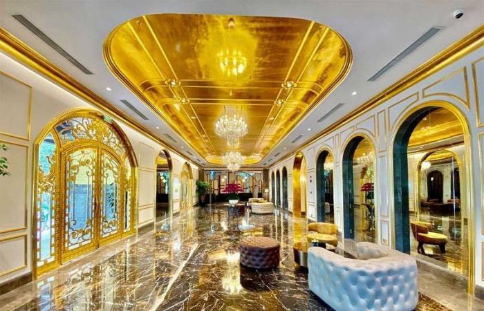 بالصور .. أول فندق في العالم مطلي بالذهب
