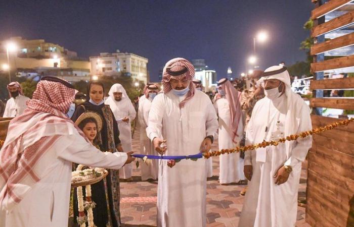 "تركي بن طلال" يفتتح سوق "خيرات عسير" بممشى وسط أبها
