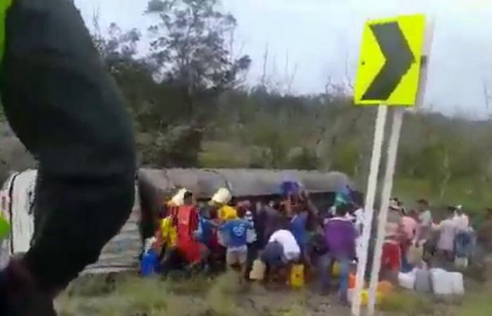 فيديو مأساوي.. لحظة انفجار شاحنة وقود في سكان قرية كولومبية