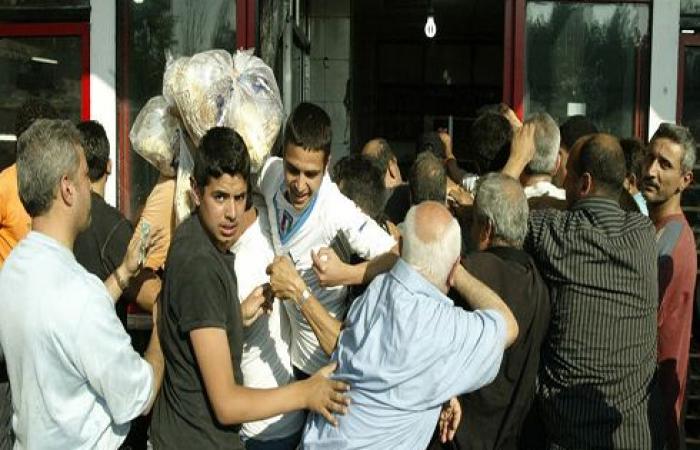 لبنان بمفترق خطير بسبب الدولار والخبز.. بلد الأرز يتألم