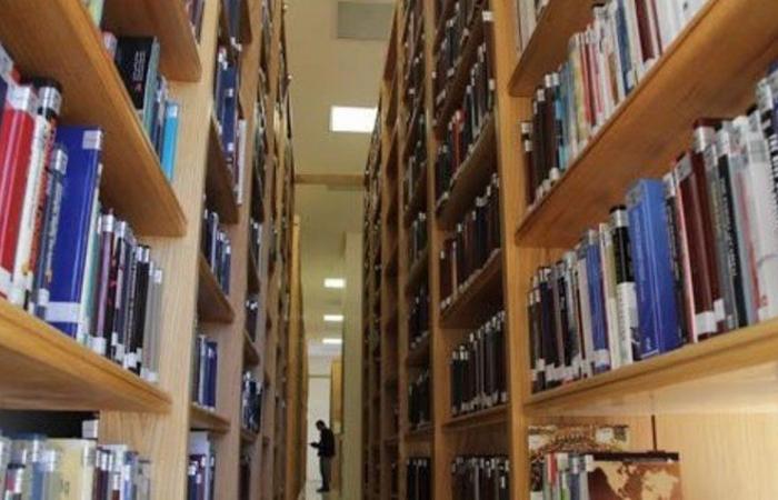 أسرة "السلطان" يهدون 3 آلاف مجلد باللغتين العربية والإنجليزية لمكتبة الملك عبدالعزيز