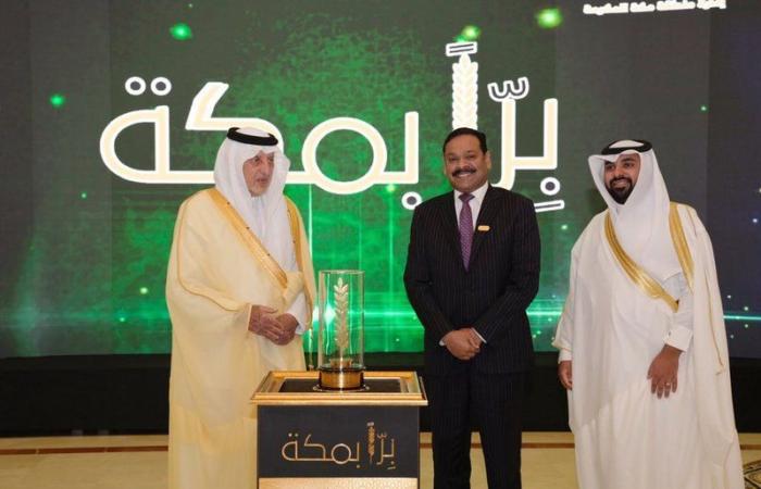 أمير منطقة مكة المكرمة يكرم يوسف علي رئيس مجلس إدارة مجموعة "لولو"