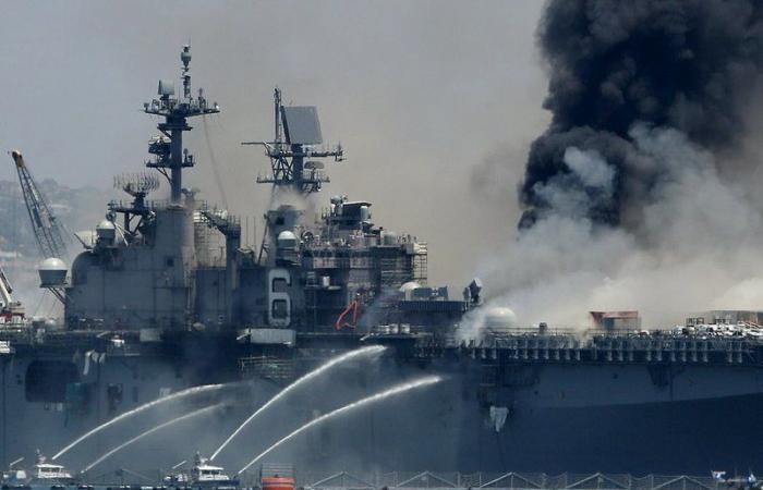 فيديو لحظة الكارثة.. التحقيق في 3 إنذارات حريق أطلقتها السفينة الأمريكية