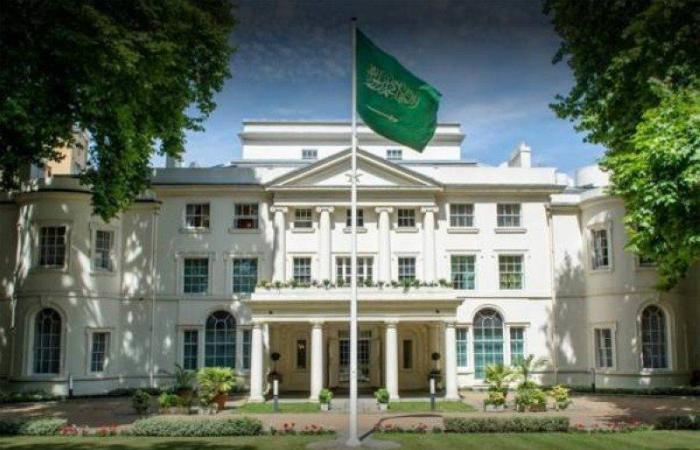السفارة السعودية تسلّم الدفعة الأولى من هدية المملكة للحكومة البريطانية لمواجهة كورونا