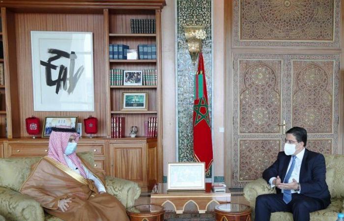 وزير الخارجية يعقد جلسة مباحثات مع نظيره المغربي بالرباط
