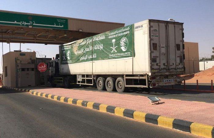 صور.. عبور 18 شاحنة إغاثية سعودية منفذ الوديعة متوجهة لليمن