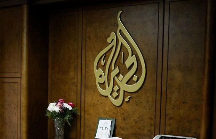 بعد التحقيق مع الصحفيين.. السلطات الماليزية تداهم مكتب "الجزيرة" في كوالالمبور