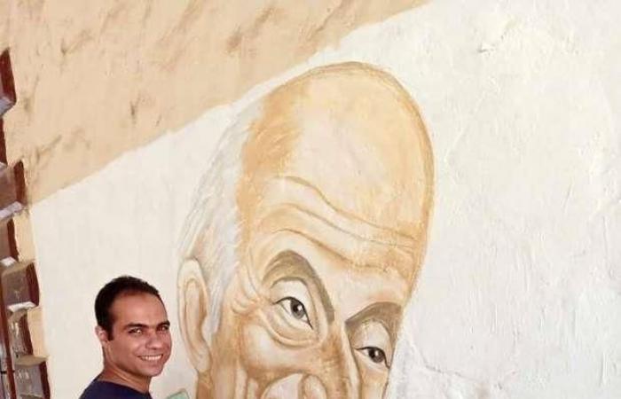 جرافيتي "طبيب الغلابة" يزين محطة قطار أبو زعبل في القليوبية