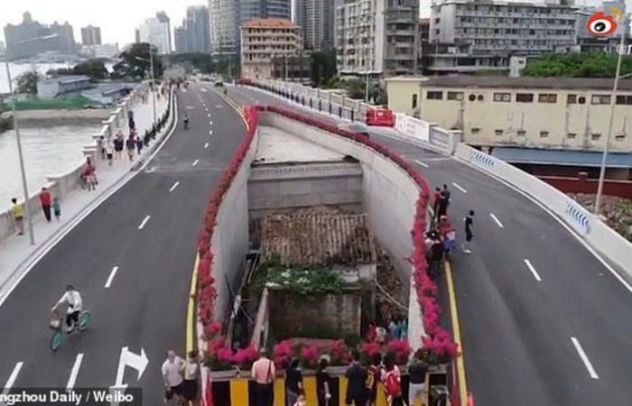 بالفيديو.. لماذا تركت الصين منزلًا وسط جسر رئيسي؟