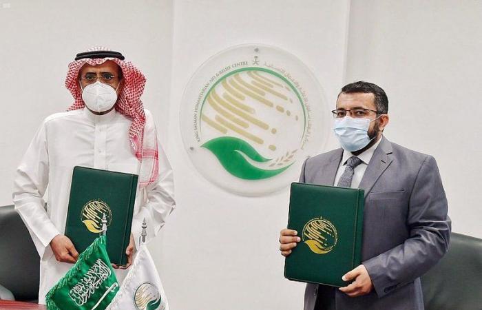 مركز الملك سلمان يوقع مشروعاً لتجهيز وتشغيل العيادة الطبية في مخيم وعلان بمديرية حرض