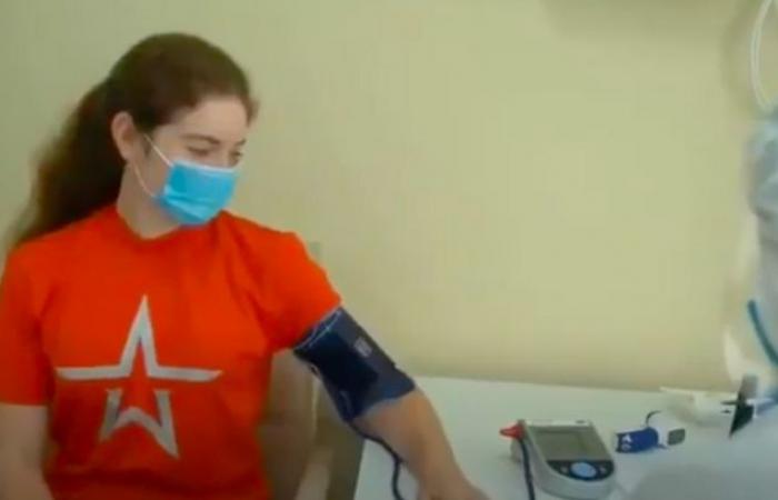 #شاهد.. ابنة "بوتين" تتلقى حقنة بأول #تطعيم في العالم ضد فيروس #كورونا
