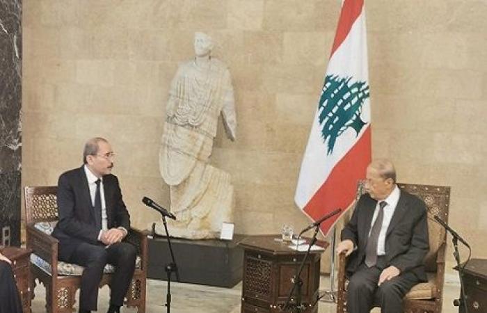 وزير الخارجية ينقل تعازي الملك بضحايا الانفجار في بيروت