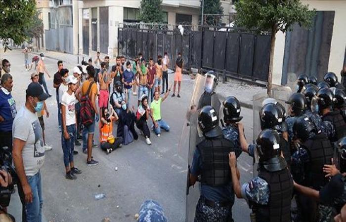 بيروت.. 42 مصابا في اشتباكات بين محتجين وقوات الأمن .. بالفيديو