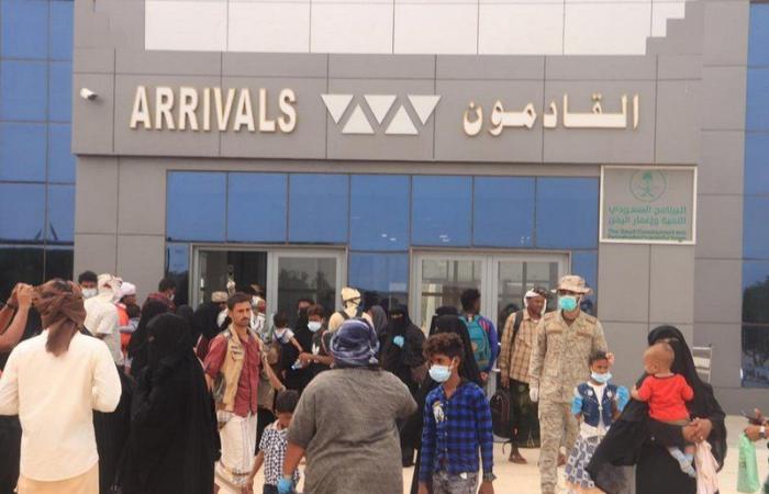قوات التحالف تواصل تسيير رحلات الإجلاء لليمنيين بين سقطرى والمهرة