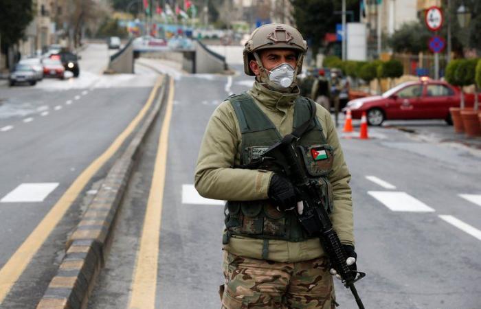 الأردن يحظر التجول في العاصمة ومحافظة أخرى بعد تزايد إصابات "كورونا"