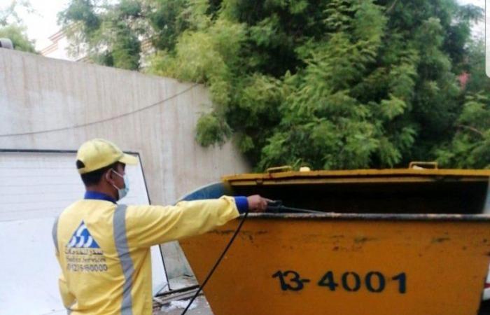 مكة.. إلزام شركات النظافة بتعقيم حاويات النفايات للحفاظ على الصحة العامة