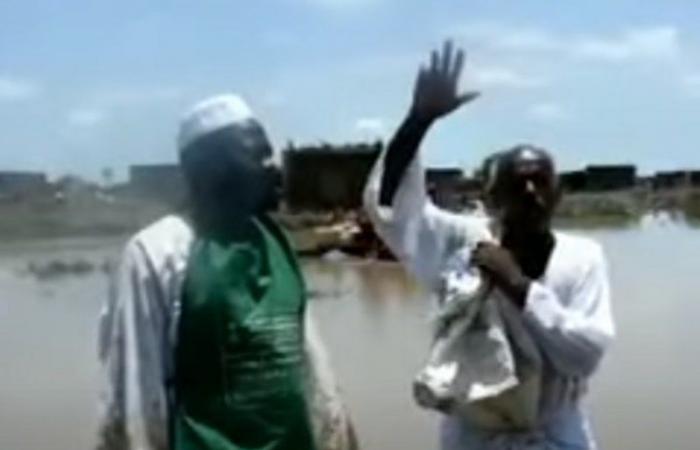 شاهد: من قلب الفيضان.. سوداني يوجّه رسالة عفوية للسعودية والملك سلمان