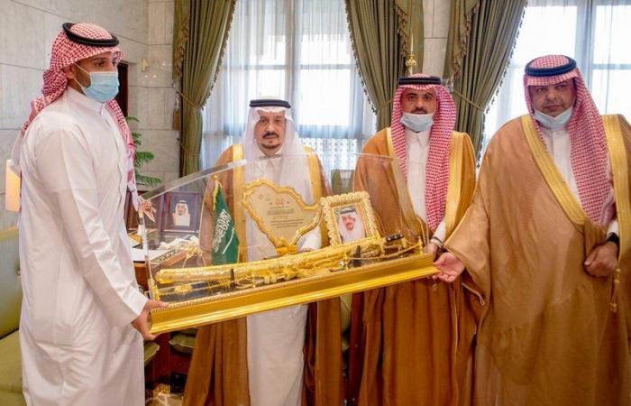 أمير الرياض يستقبل الجهازين الإداري والفني بنادي الزلفي الرياضي