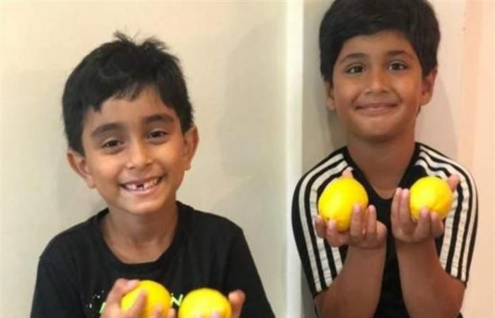 أنجلينا جولي تشارك في حملة بيع عصير الليمون لصالح أطفال اليمن